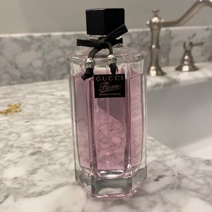 Gucci Flora Gardenia Perfume